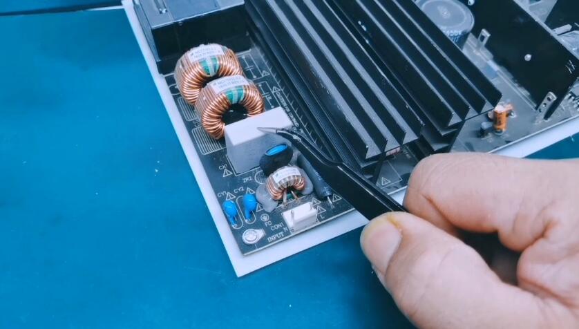 如果安規(guī)電容在電源線路板上壞了有什么影響？