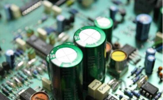 如何區(qū)別電容器的正負(fù)極？