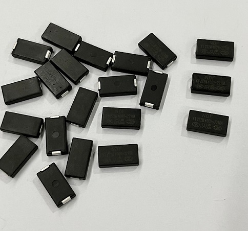 在選擇貼片y電容和插件y電容時(shí)可以從哪些方面考慮？